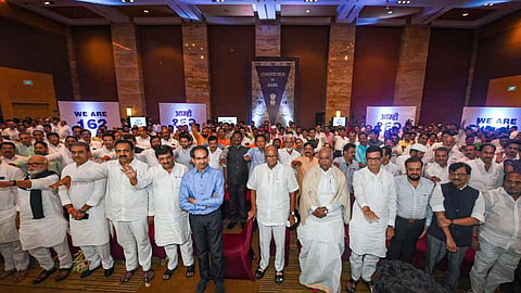  Maharashtra  162 MLAs  come together to show strength