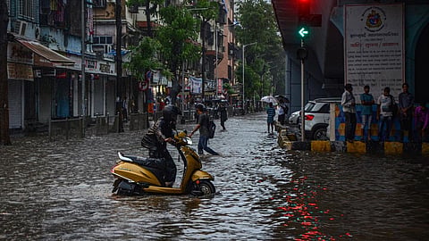 मुंबईत विक्रमी पाऊस, सर्वात मोठ्या पावसाचा रेकॉर्ड मोडणार...  