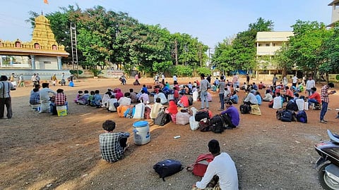 ...म्हणून पुण्यातील परप्रांतीयांना आकुर्डीत हलविले