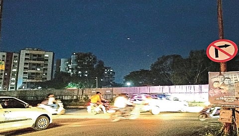 वर्धमान पेट्रोल पंपाजवळ बेशिस्त वाहतूक 