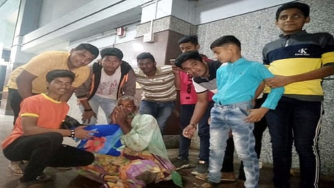 #WendesdayMotivation विद्यार्थ्यांकडून निराधारांना माणुसकीची उब 
