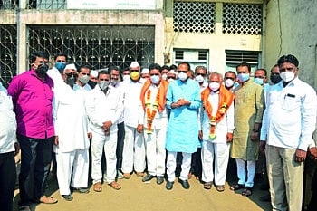 शिवसेनेत प्रत्येकाला न्याय फक्त एकजुटीने कामे करा !