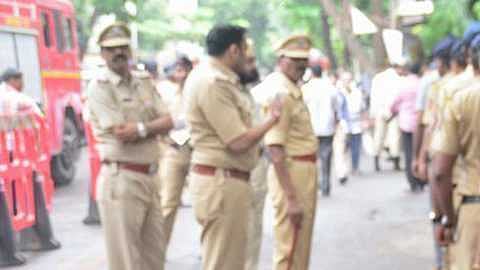 कोरोनाबाधित व्यक्ती गेली पोलिस चौकीत; मग पोलिस...