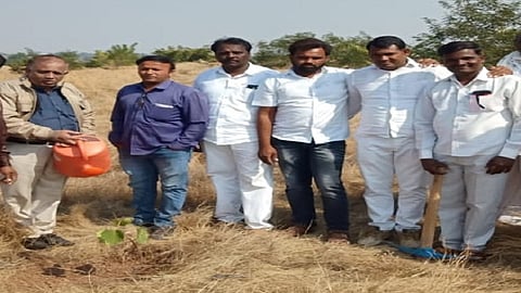 President of Yashwant Social Foundation Prashant Patil Gadakh has planted trees in Newase taluka on the occasion of his birthday 2.jpg