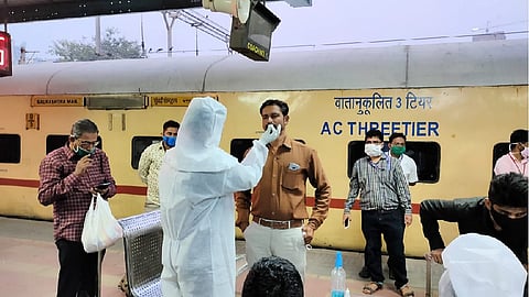 मध्य, पश्चिम रेल्वेच्या टर्मिनस स्थानकावर कोविड चाचणीस सुरूवात