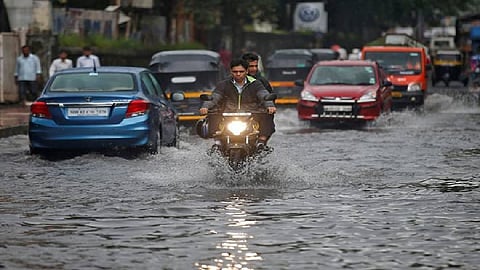 मुंबईकर, पुढचे २४ तास सावध राहा; हवामान खात्याचा इशारा