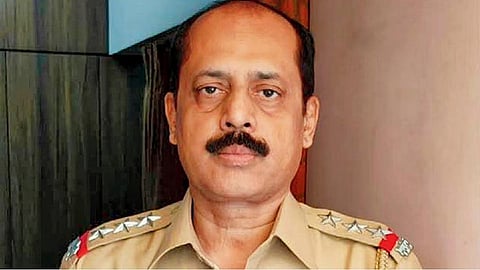 सचिन वाझे यांनी घेतली पोलिस आयुक्तांची भेट, उद्या बाजू मांडण्याची शक्यता