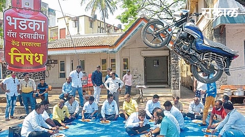 suicide of Gas cylinder, two-wheeler; Unique movement to protest against inflation
