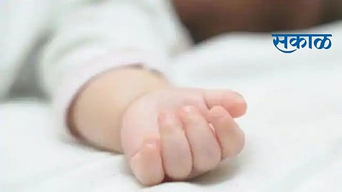 man throw daughter on door in Gondia district 