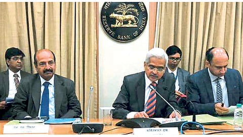 रिझर्व्ह बॅंकेचे गव्हर्नर शक्तिकांत दास पतधोरण जाहीर करताना.