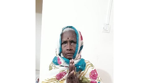 शाहूनगरमधील युवकांनी परप्रांतीय आजींना दिली मायेची ऊब