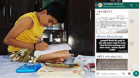 बदनापूर :  पेपर सोडविताना विद्यार्थी. तसेच   शिक्षकांनी व्हॉट्सॲप ग्रुपच्या माध्यमातून गृहपाठ देण्यासह केलेले मार्गदर्शन. 