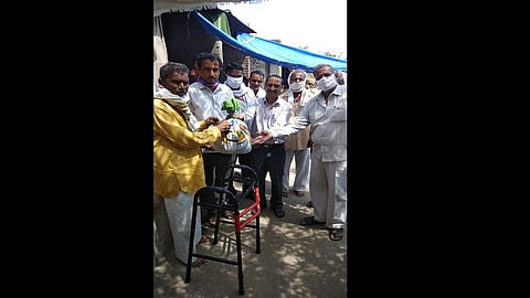 कोरोनाच्या संवेदनशील परिस्थिती प्राध्यापक संजय पाटे यांनी जपली सामाजिक बांधिलकी
