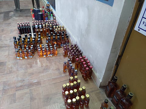 jalgaon liqur in car