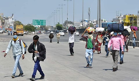 स्थलांतरीत कामगार पुन्हा मुंबईकडे परतण्यास उत्सुक!  
