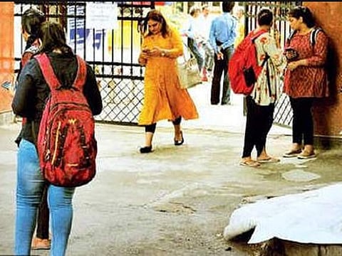 मुंबईतील कॉलेजचा अजब कारभार, परीक्षा नाही...पण परीक्षा शुल्काची मागणी