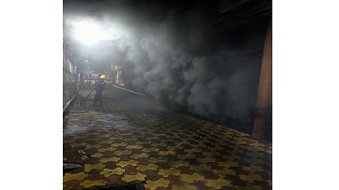 VIDEO! बोरिवलीतील इंद्रप्रस्था शॉपिंग सेंटरला भीषण आग, घटनास्थळी अग्निशमन दलाच्या 14 गाड्या दाखल