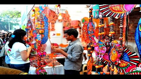 व्यवसायाचे आर्थिक गणित बिघडले; सणासुदीच्या काळात ग्राहकांनी फिरवली पाठ
