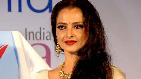 रेखाने कोरोना चाचणी अद्यापही केलेली नाहीच; वाचा काय आहे कारण...