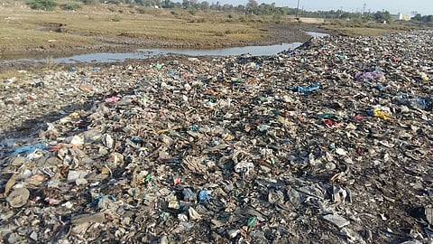 डहाणू शहरात कोरोनासह अस्वच्छतेमुळे रोगराईचे दुहेरी संकट;  थकीत बील रोखल्याने कामगारांची उपासमार