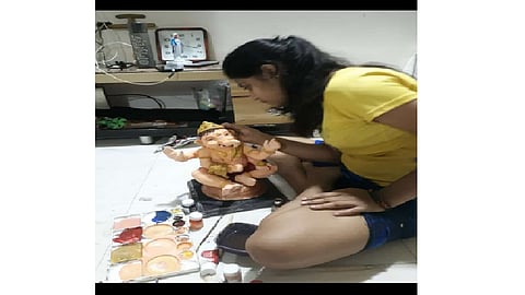 धर्मापलिकडे बाप्पा! भावनाविवशतेने तिला रडू कोसळले; मूर्ती साकारतांना 'ती' झाली होती एकरूप