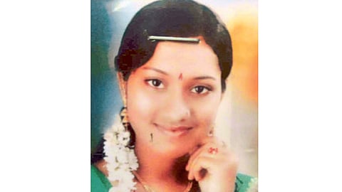 Mother Suicide With Two Children In Savarde Sangli Marthi News