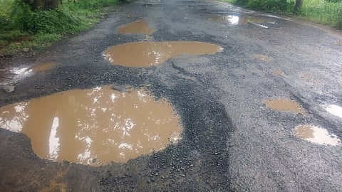 Bad condition of Kolhapur-Ratnagiri highway