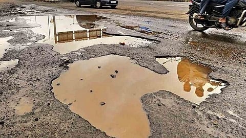 भिवंडीतले रस्ते झालेत मृत्यूचे सापळे, आणखी किती जणांना मुकावे लागणार प्राण ?