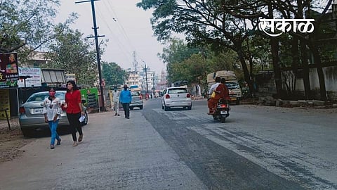 पुणे : बालेवाडीतील नागरिक रस्त्याच्या कामाने त्रस्त 