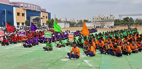 यापुढे खेळाडूंना अनवाणी खेळण्याची वेळ येऊ देणार नाही 
