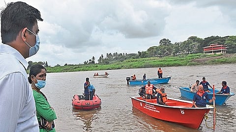 Nine boats ready to face floods in Sangali