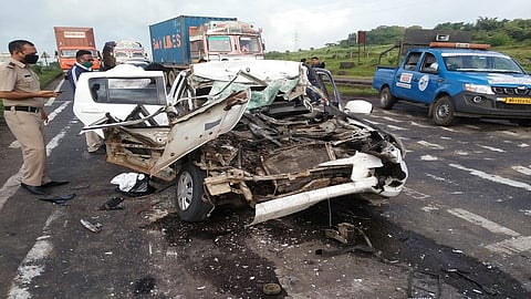 car and truck accident near igatpuri one killed nahik marathi news