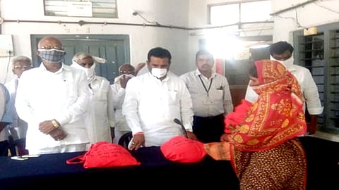 कोरोनाविरूद्धच्या लढाईत चिखलीकर सरसावले