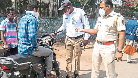 Recovery of fines from who do not have number plates in ichalkaranji