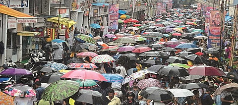 ठाण्यात खरेदीच्या उत्साहामुळे कोंडी! 