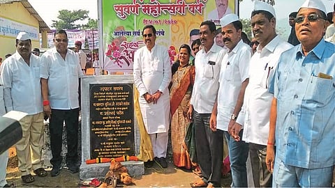 कोलाड : दिनाभाई शिक्षण संस्थेचा सुवर्ण महोत्सवी सोहळ्याचे उद्‌घाटन खासदार सुनील तटकरे यांच्या हस्ते करण्यात आला.