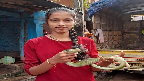 snack friends dipa is a college student in belgaum also she training of that in belgaum