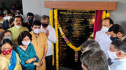 शेवटी अजित पवार, देवेंद्र फडणवीस एकत्र आलेच; पुण्यात कोविड हॉस्पिटलचे उदघाटन 