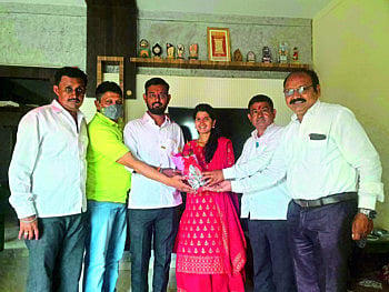 अभ्यास, करिअर शोधता..शोधता उच्चशिक्षीत तरुणाच्या हाती गावगाड्याचा कारभार