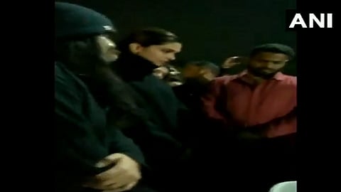 deepika padukone visits jnu campus protest meets aishi ghosh
