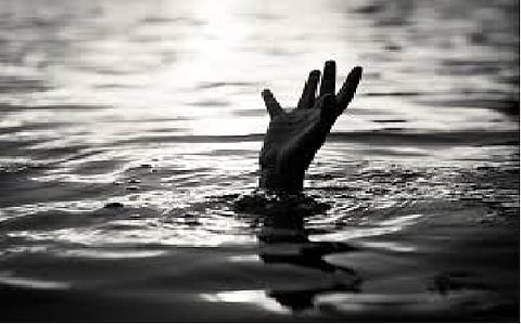 son and father died by drowning in lake at wadaki of yavatmal