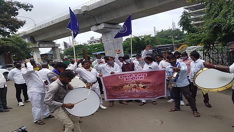 पिंपरी-चिंचवड महापालिकेच्या विरोधात 'डफली बजाव' आंदोलन 