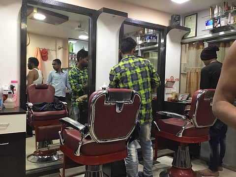 लॉकडाऊन' मध्ये सलून दुकान उघडले...अन्‌ पाच जणांवर  दाखल झाले गुन्हे ! 