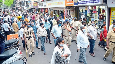 The fuss of corona restrictions in Sangli; Crowds from the market, shops also opened