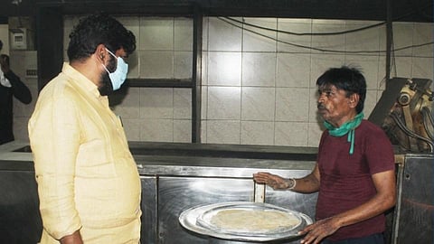 akola news Guardian Minister Bachchu Kadu killed the cook