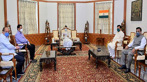देवेंद्र फडणवीस यांच्या नेतृत्वात भाजपा शिष्टमंडळ राज्यपालांच्या भेटीला
