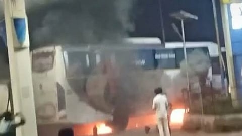 fire on petrol panum in ratnagiri private bus nut no injured in this accident