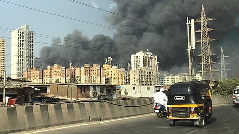 मानखुर्दमध्ये अग्नितांडव ! दाटीवाटीच्या भागातील स्क्रॅप गोडाऊनला भीषण आग 