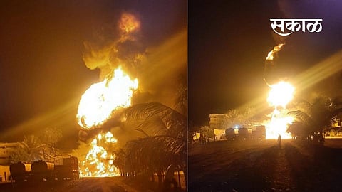 Sudden fire to fuel tanker at Theur phata Burn thousands of liters of petrol-diesel 