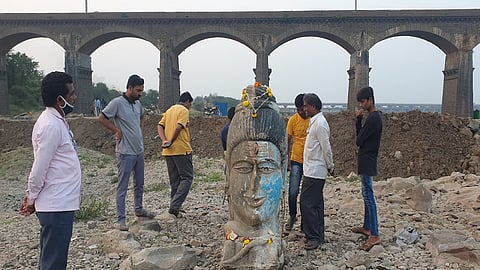 found a broken idol of Lord Shiva in the form of Ardhnarinateshwar in Daund pune district